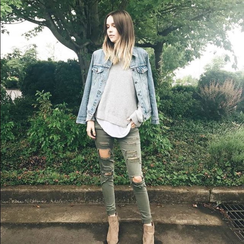 Brandy Melville Lance Grey Scoop Neck Sweater OS